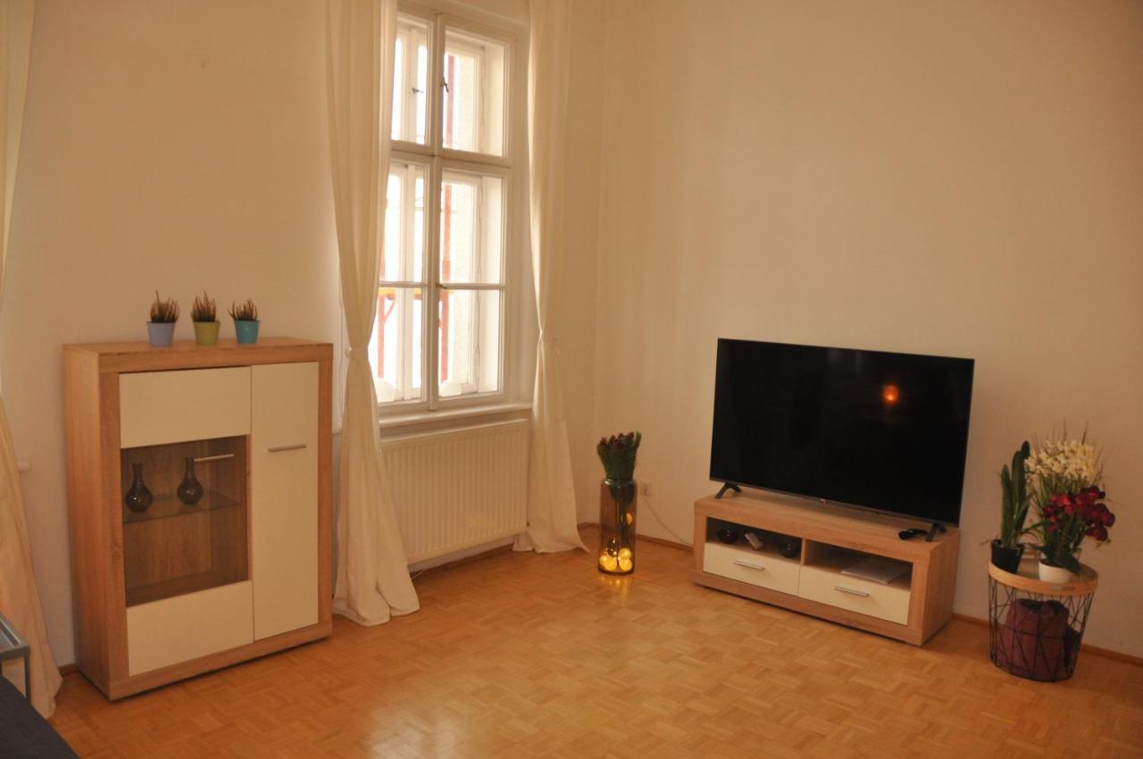 Wunderschone Altbauwohnung In Zentraler Lage Vienna