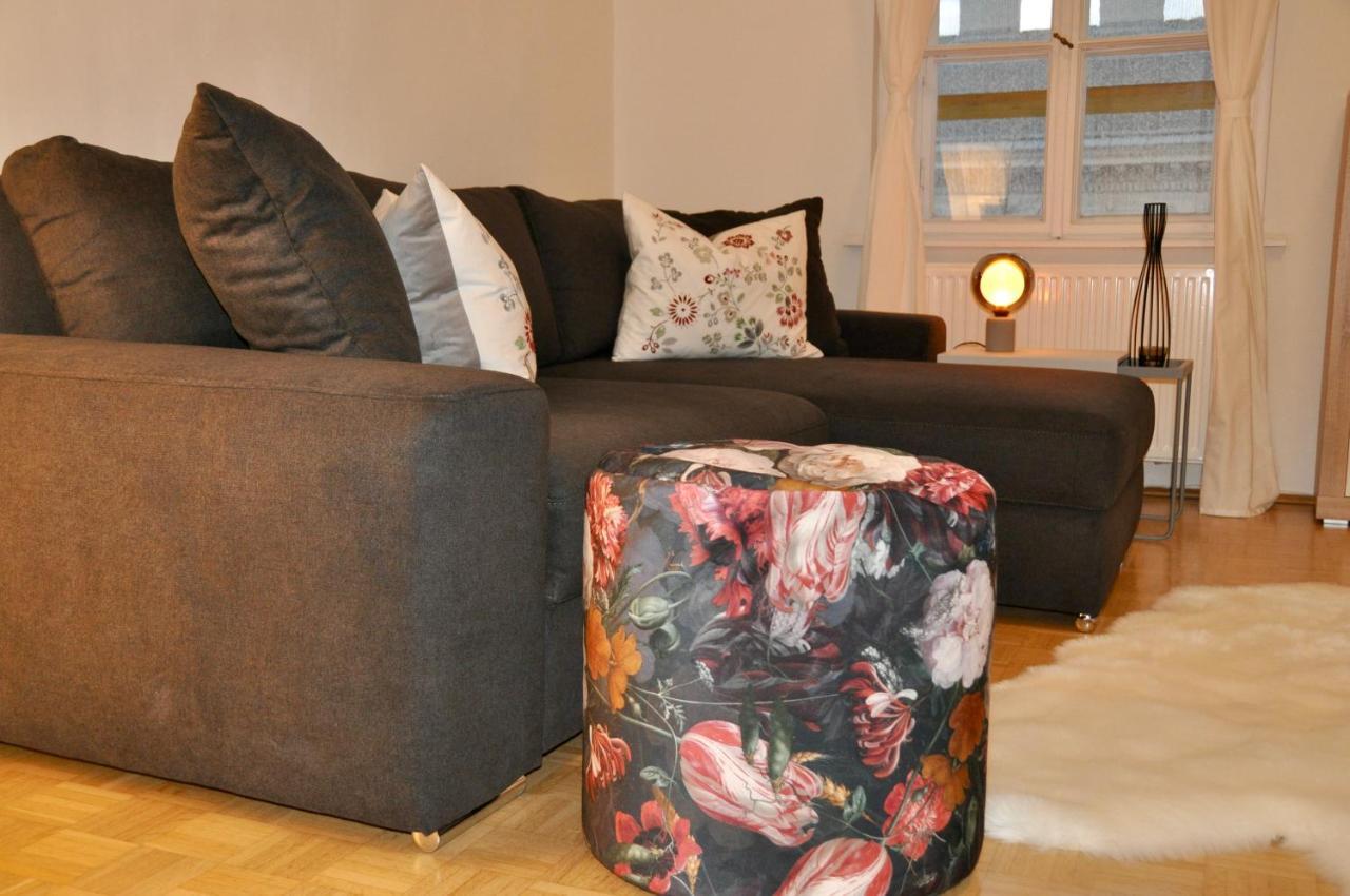 Apartment Wunderschone Altbauwohnung In Zentraler Lage *